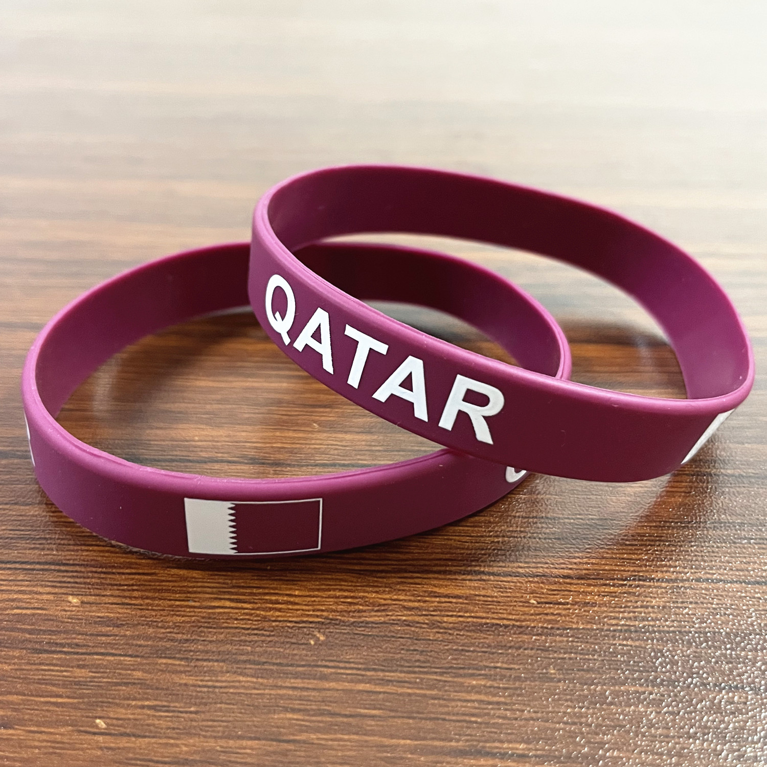 2pcs Qatar Flag Silicone Brace - Women Accessories Qatar ulasan dan harga
