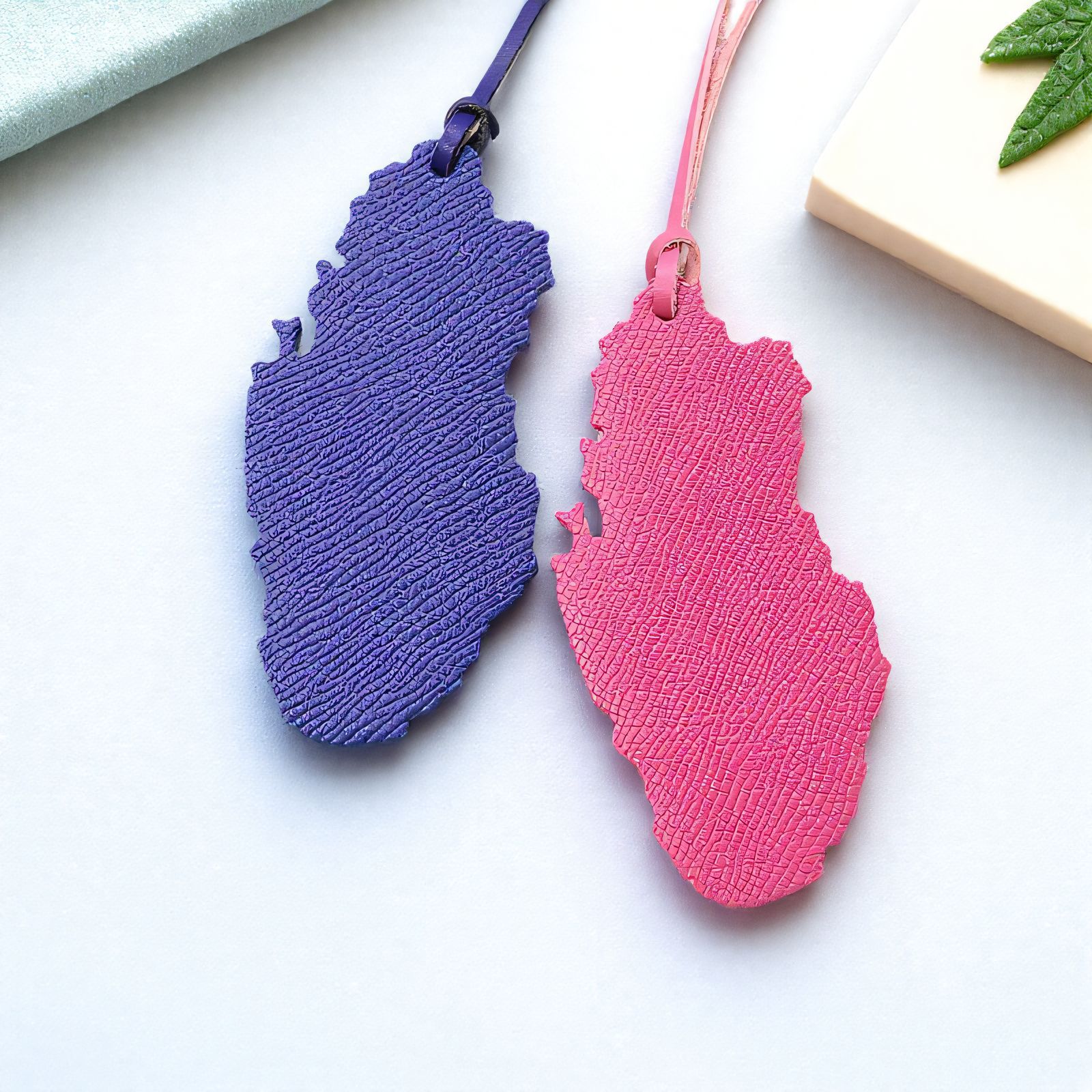 1pc Qatar Map Shaped PU Leathe - Women Accessories Qatar ulasan dan harga
