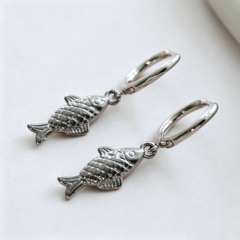 Dainty Textured Fish Pendant H - Charm Necklace Dainty ulasan dan harga