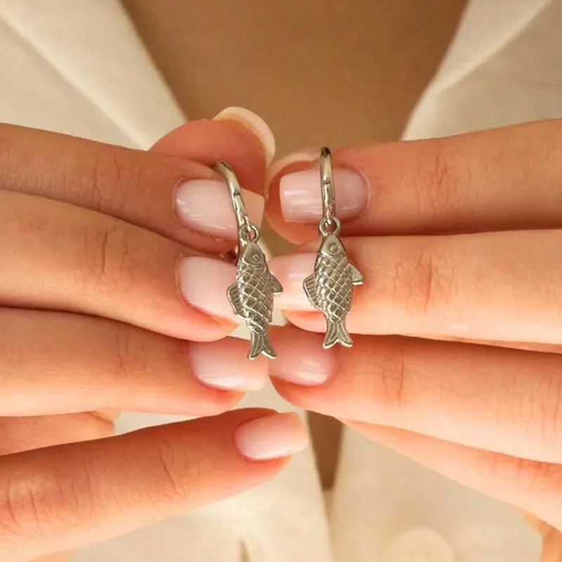 Dainty Textured Fish Pendant H - Charm Necklace Dainty ulasan dan harga