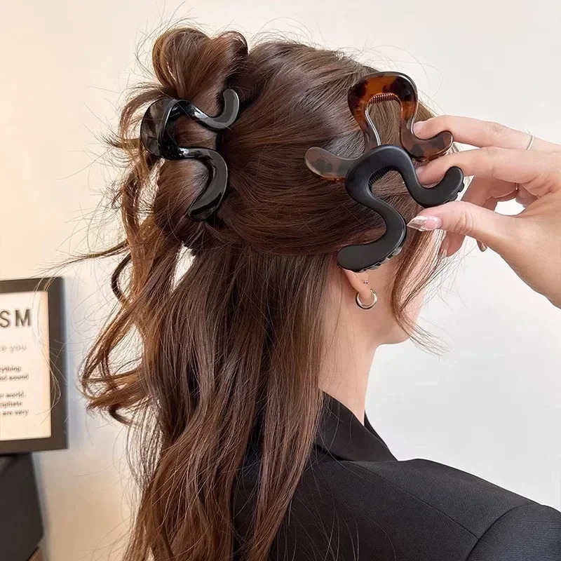 Geometric Design Hair Claw Cli - Women Accessories Shop Design ulasan dan harga
